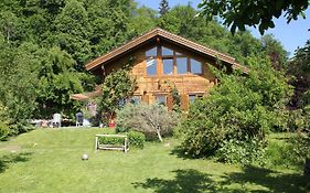 Holzhaus Im Gruenen B&B